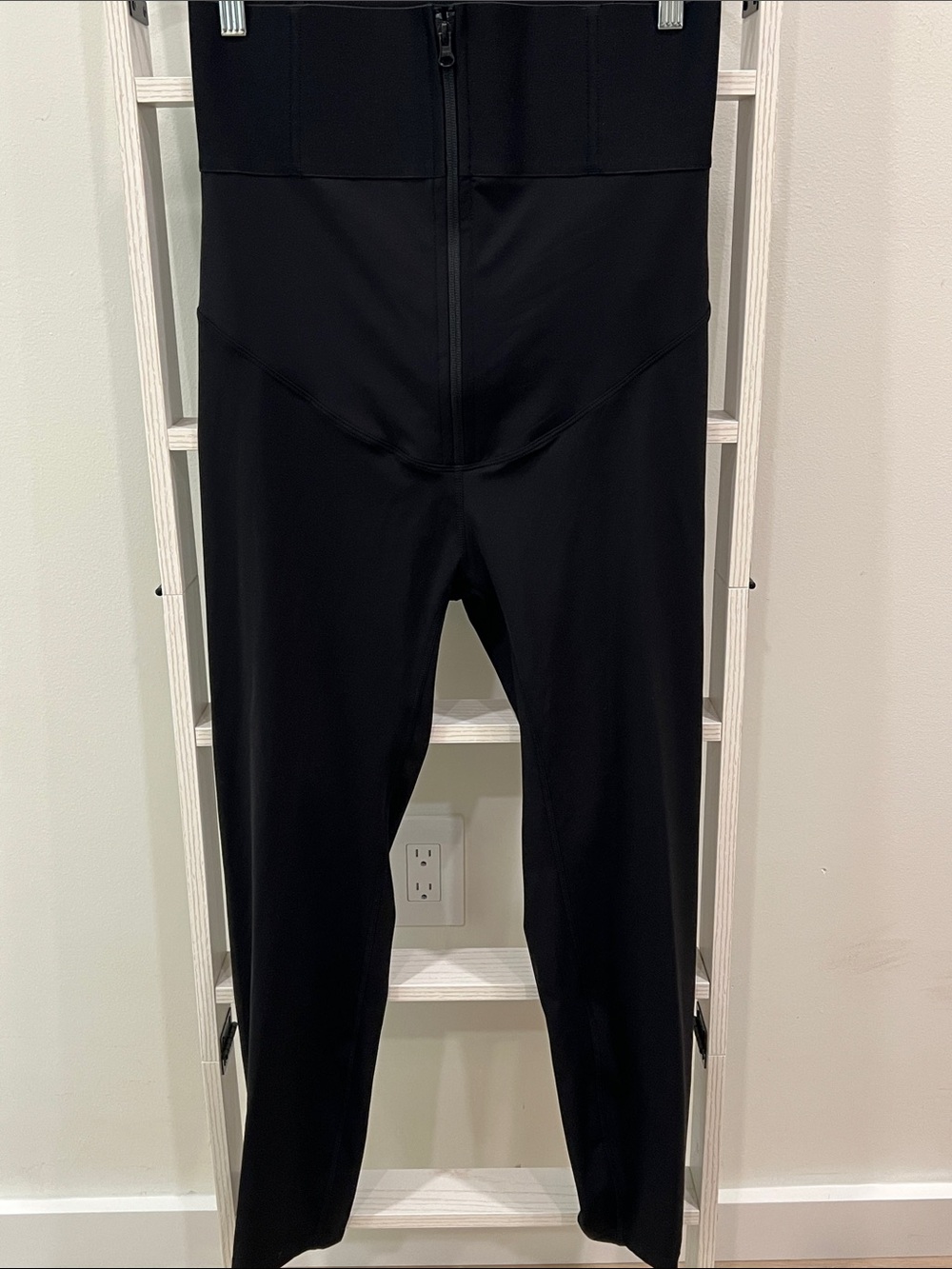 Black high-waisted shaping leggings